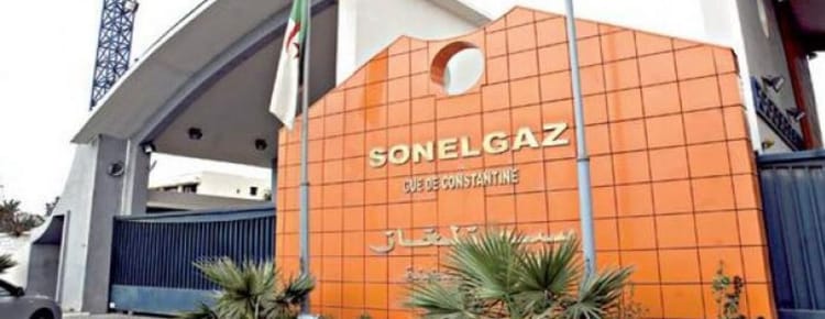 Bâtiment de Sonelgaz à Constantine, Algérie, avec logo visible.